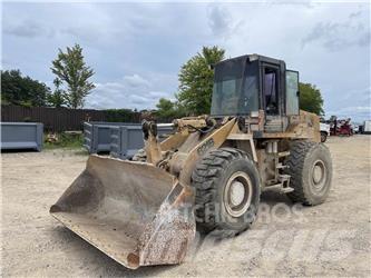 CASE 621B Колесни товарачи