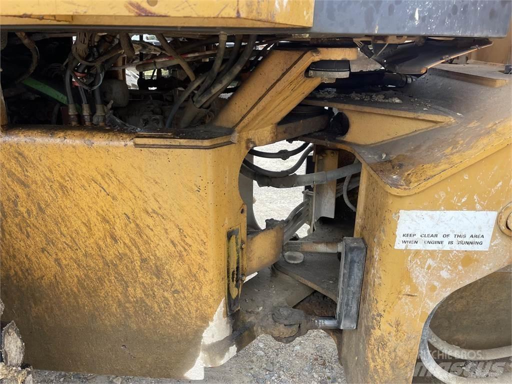 CASE 621B Колесни товарачи