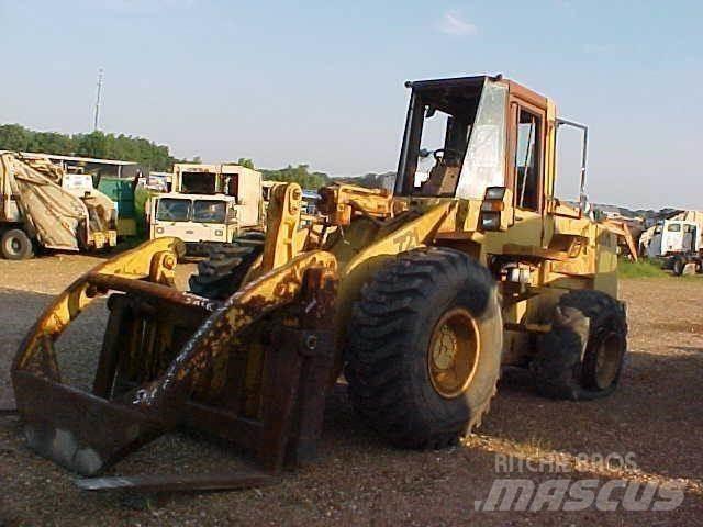CASE 721 Колесни товарачи