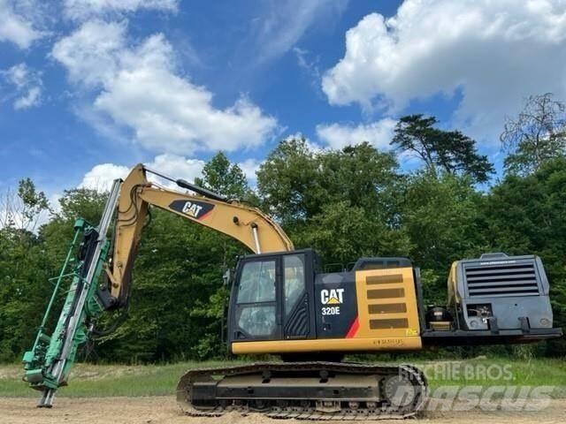 CAT 320EL Апаратура за повърхностна редова сеидба