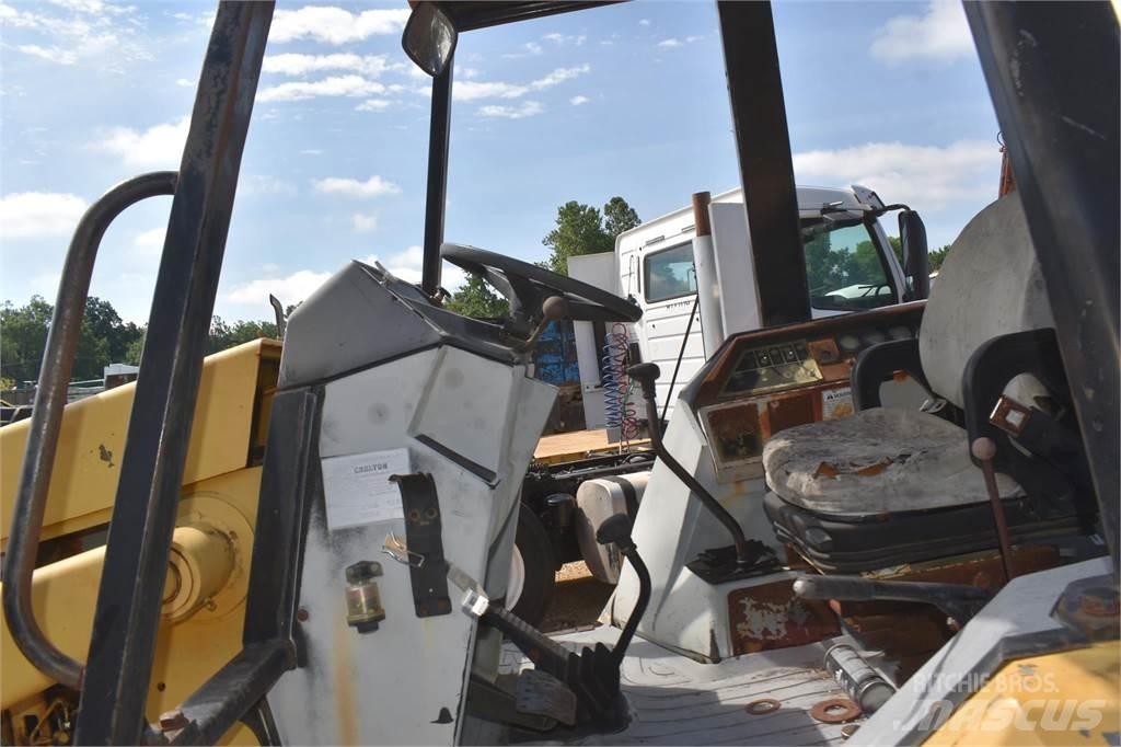 CAT 416B Товарач със заден ексватор
