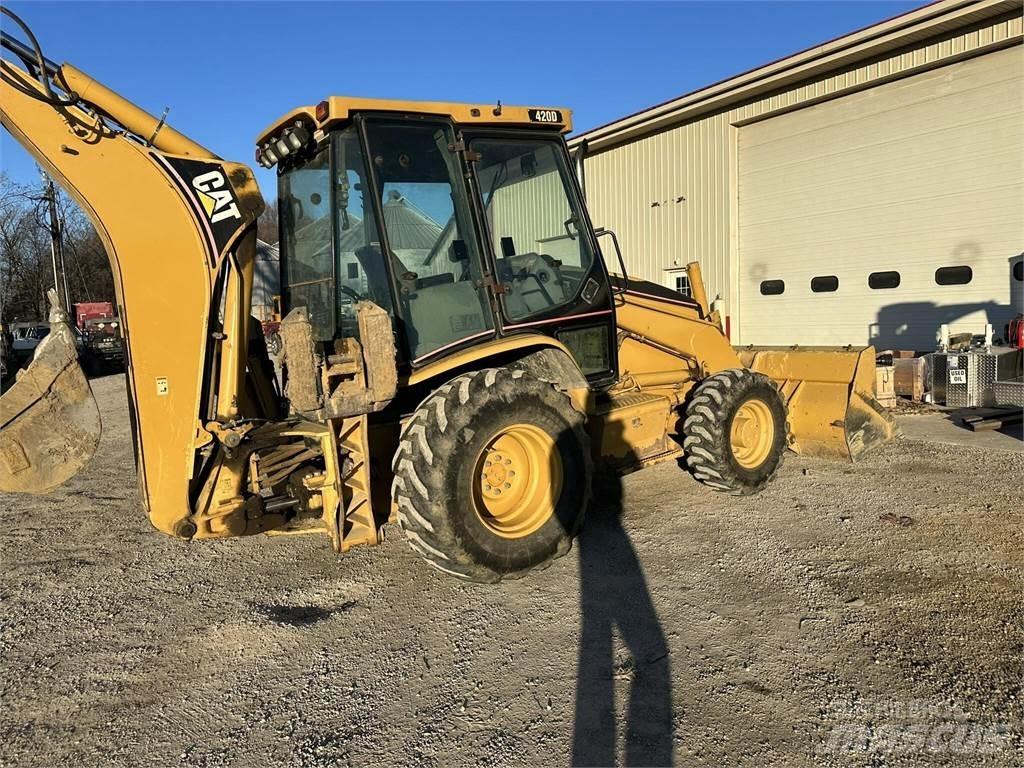 CAT 420D Товарач със заден ексватор