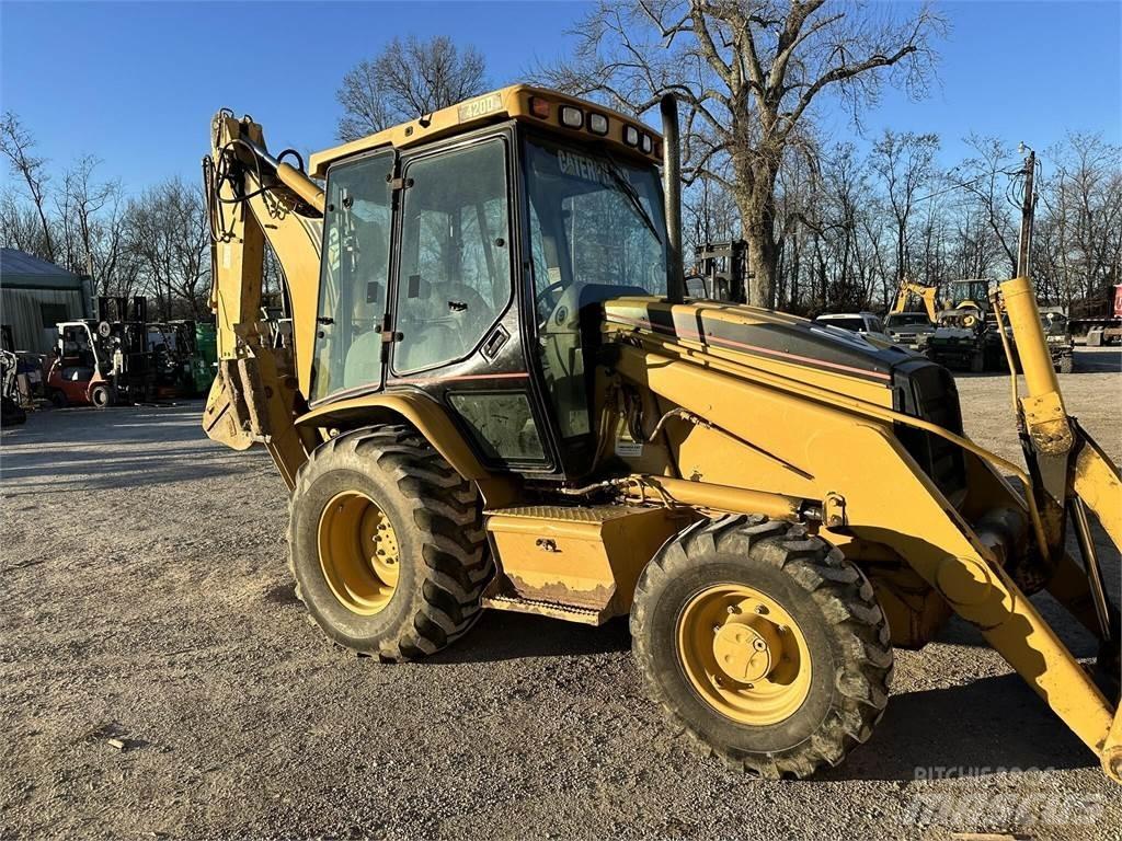 CAT 420D Товарач със заден ексватор