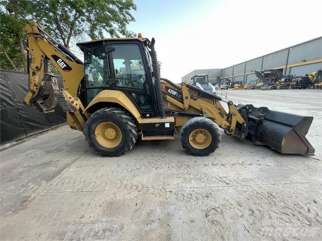 CAT 420F2 IT Товарач със заден ексватор