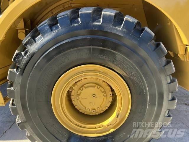 CAT 745 Дъмпери/моторни превозни средства