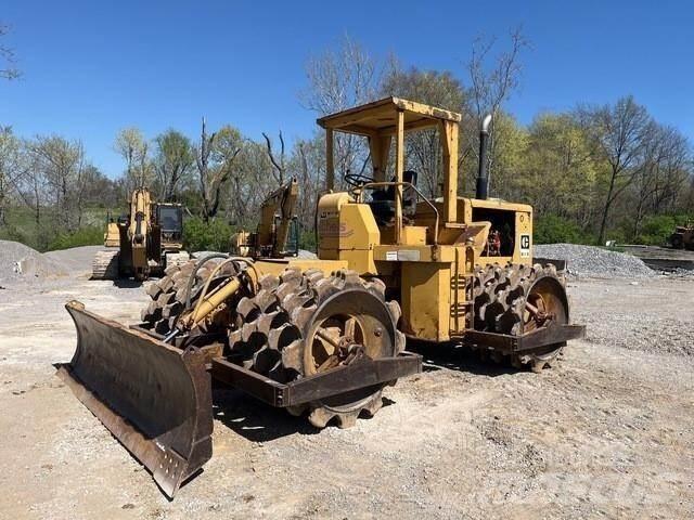 CAT 815 Машини за опаковане на отпадъци