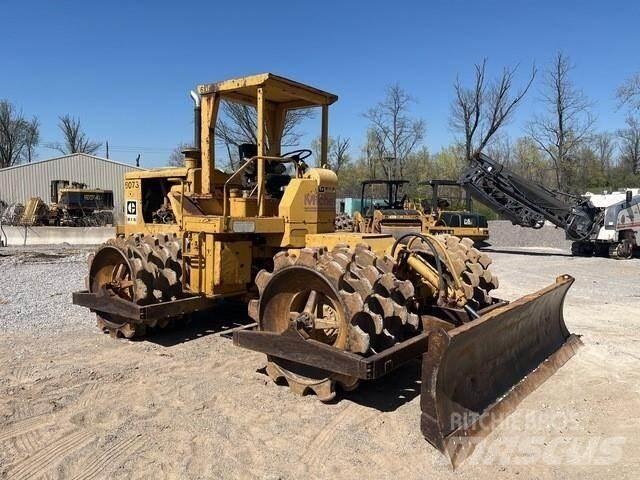 CAT 815 Машини за опаковане на отпадъци