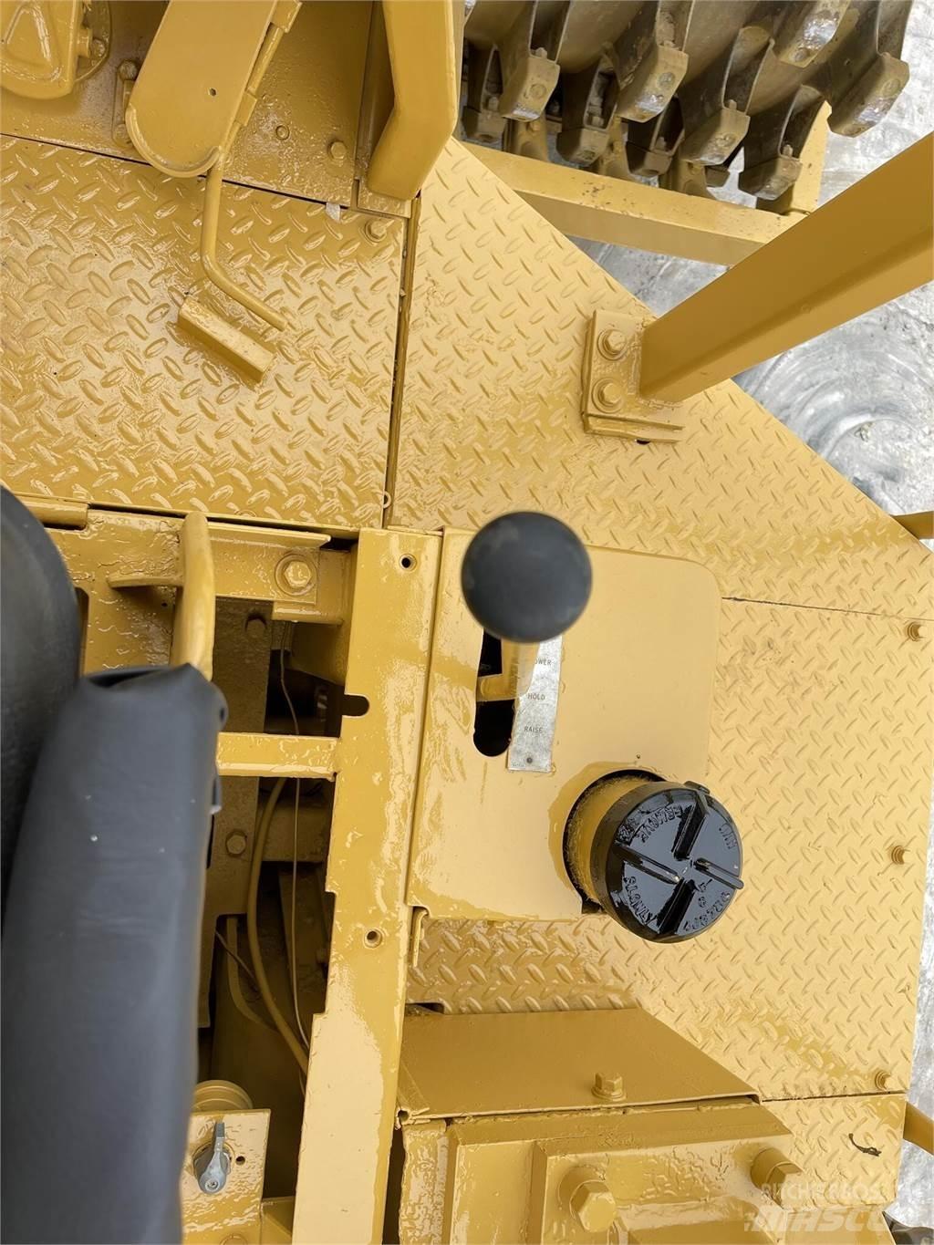 CAT 815 Машини за опаковане на отпадъци