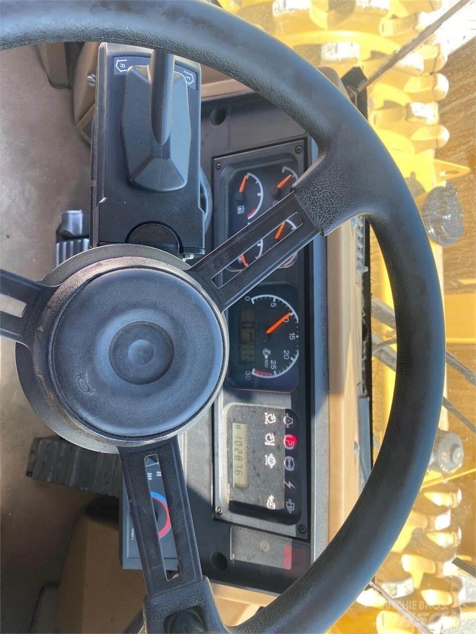 CAT 815F Машини за опаковане на отпадъци