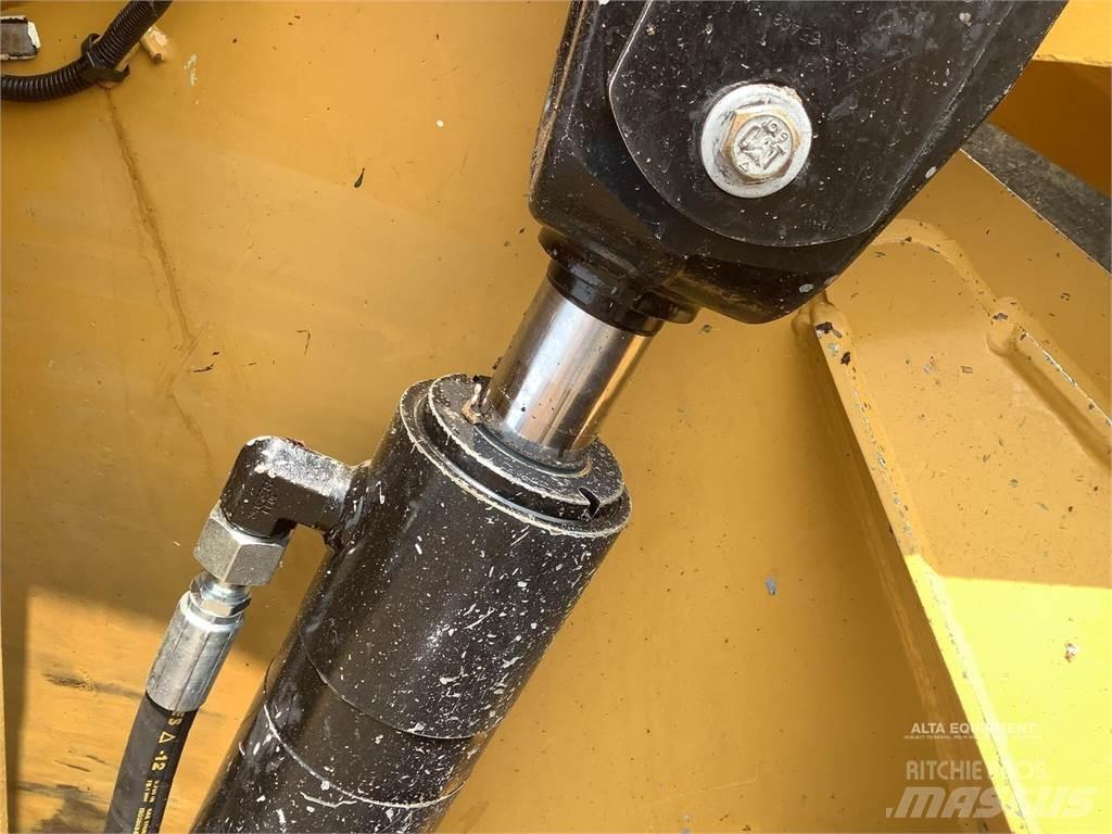 CAT 926M Колесни товарачи