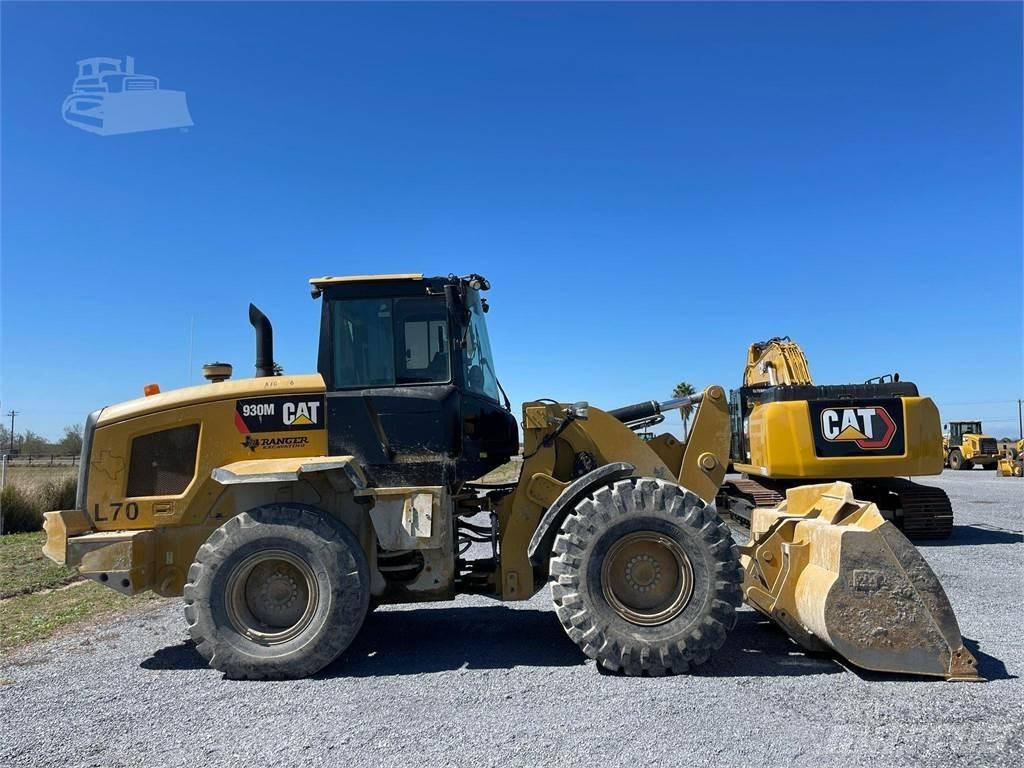 CAT 930M Колесни товарачи