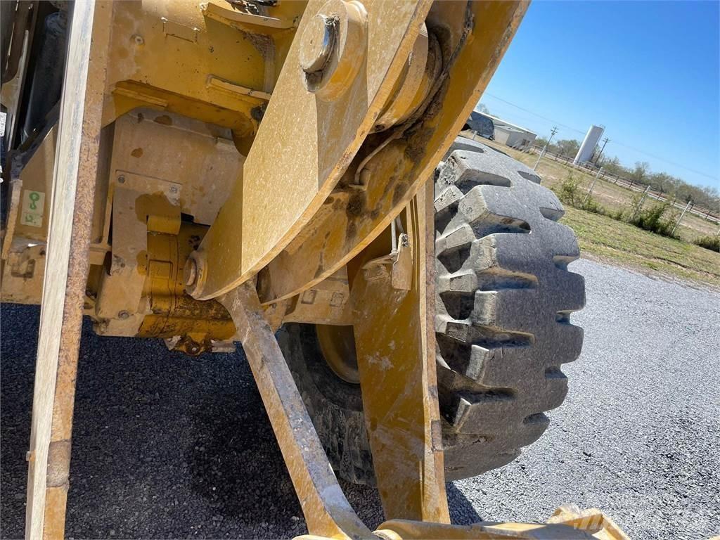 CAT 930M Колесни товарачи