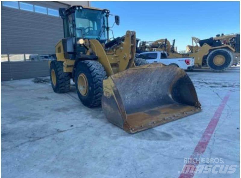 CAT 930M Колесни товарачи