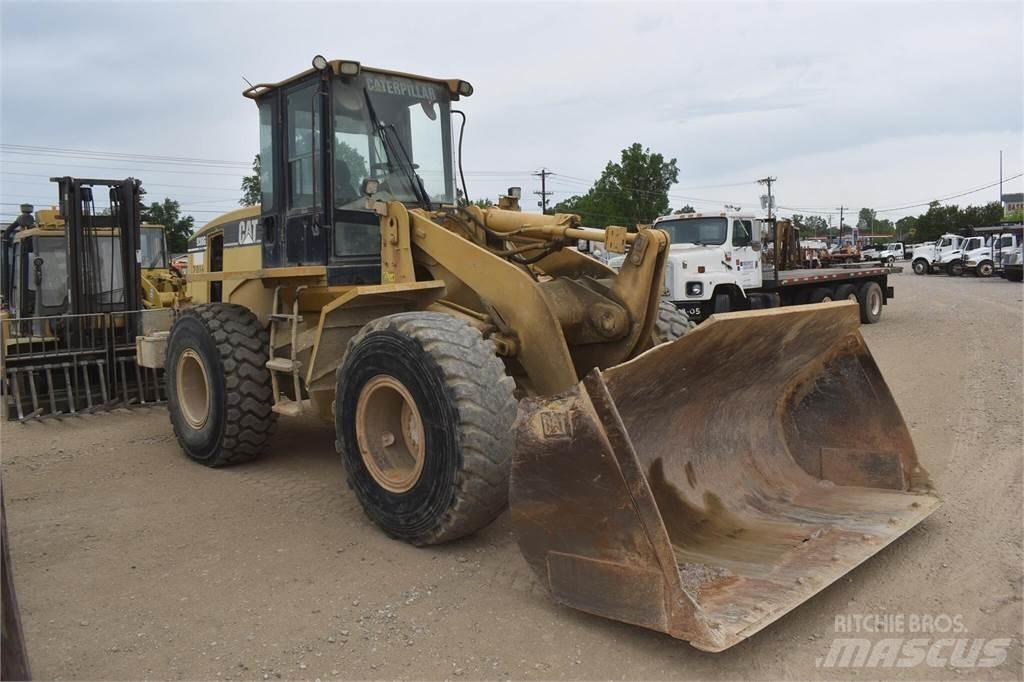 CAT 938G Колесни товарачи
