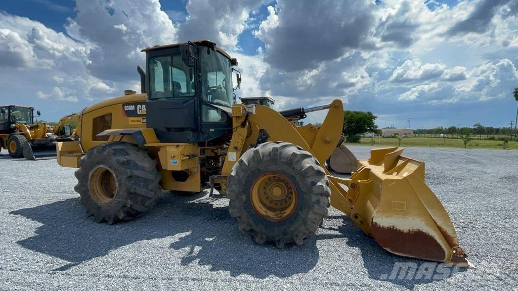 CAT 938M Колесни товарачи
