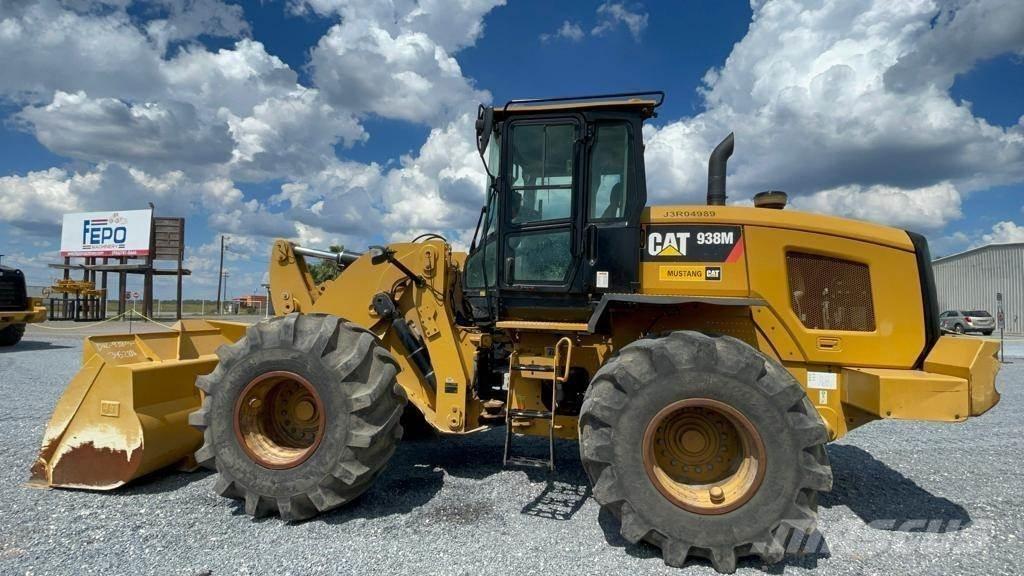 CAT 938M Колесни товарачи