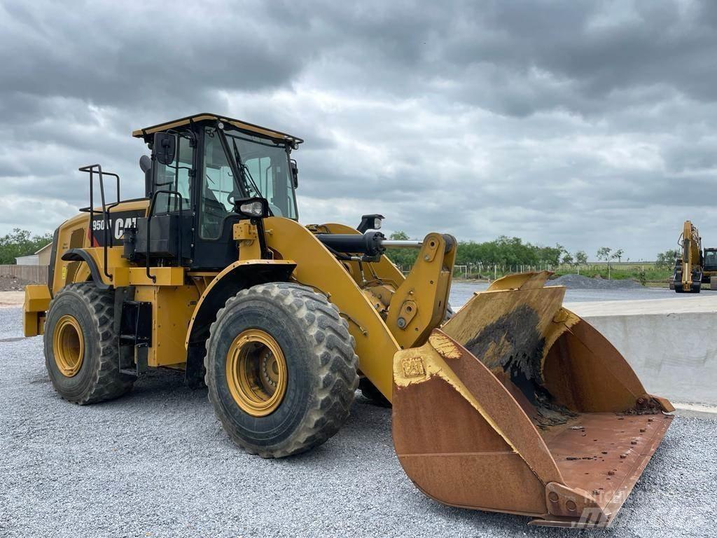 CAT 950M Колесни товарачи