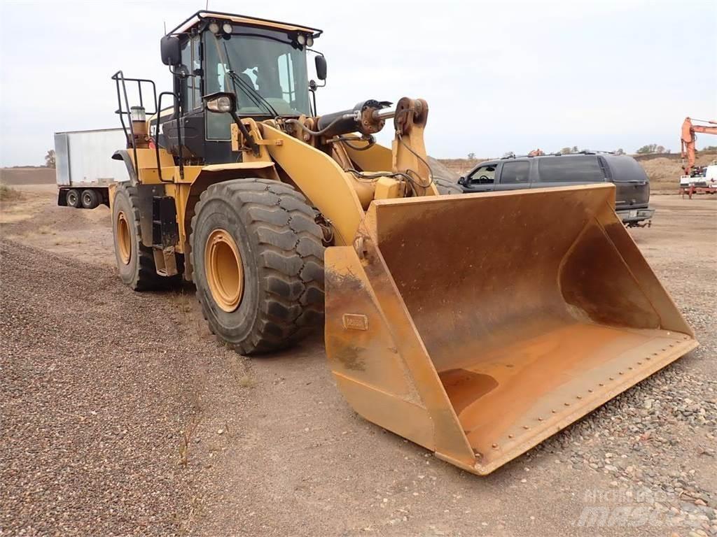 CAT 972K Колесни товарачи