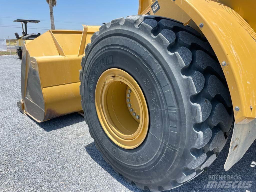 CAT 972M Колесни товарачи
