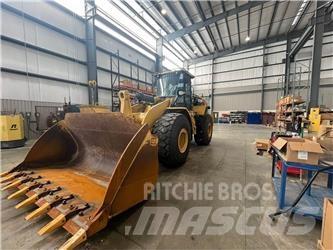 CAT 972M Колесни товарачи