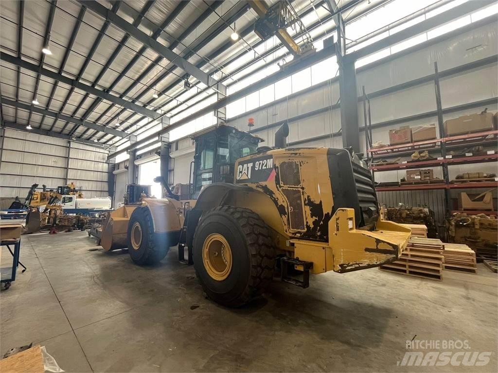 CAT 972M Колесни товарачи