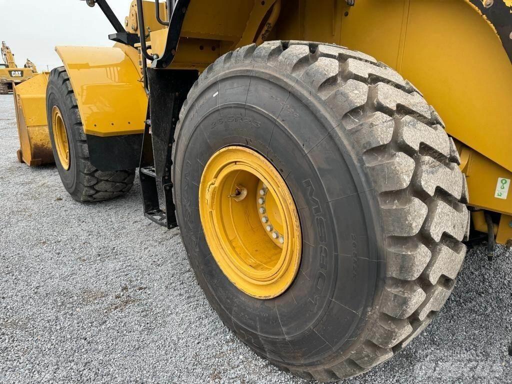 CAT 972M Колесни товарачи