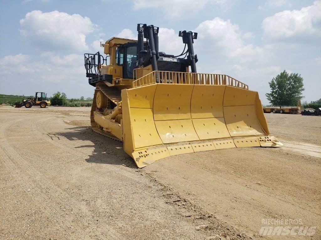 CAT D10T Верижни булдозери
