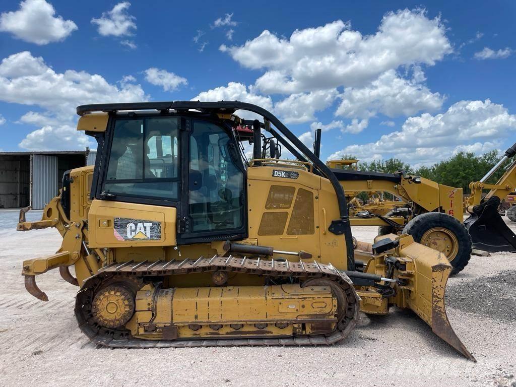 CAT D5K2 XL Верижни булдозери

