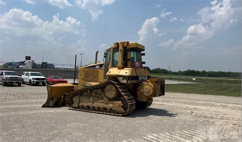 CAT D6N XL Верижни булдозери
