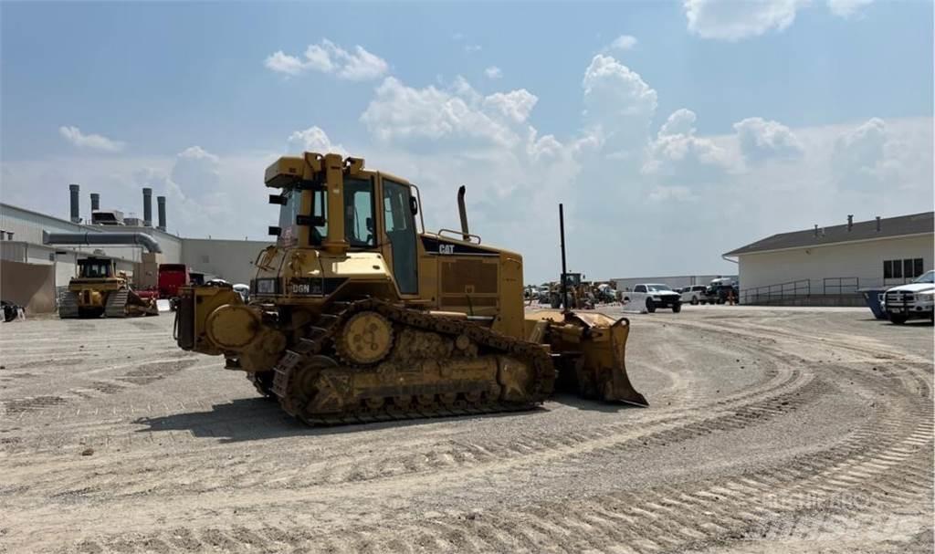 CAT D6N XL Верижни булдозери
