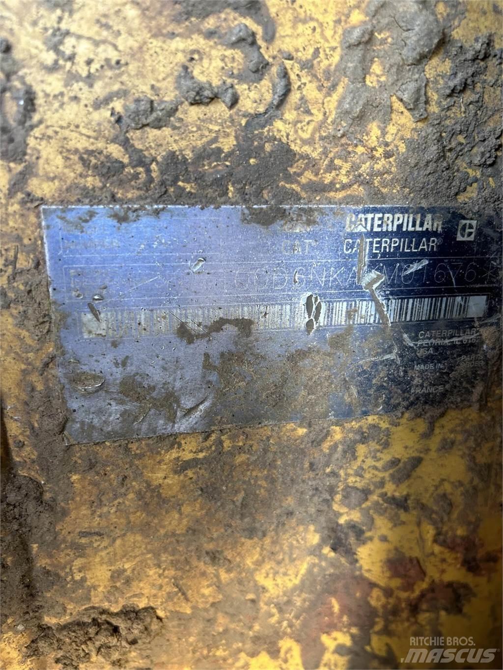 CAT D6N XL Верижни булдозери
