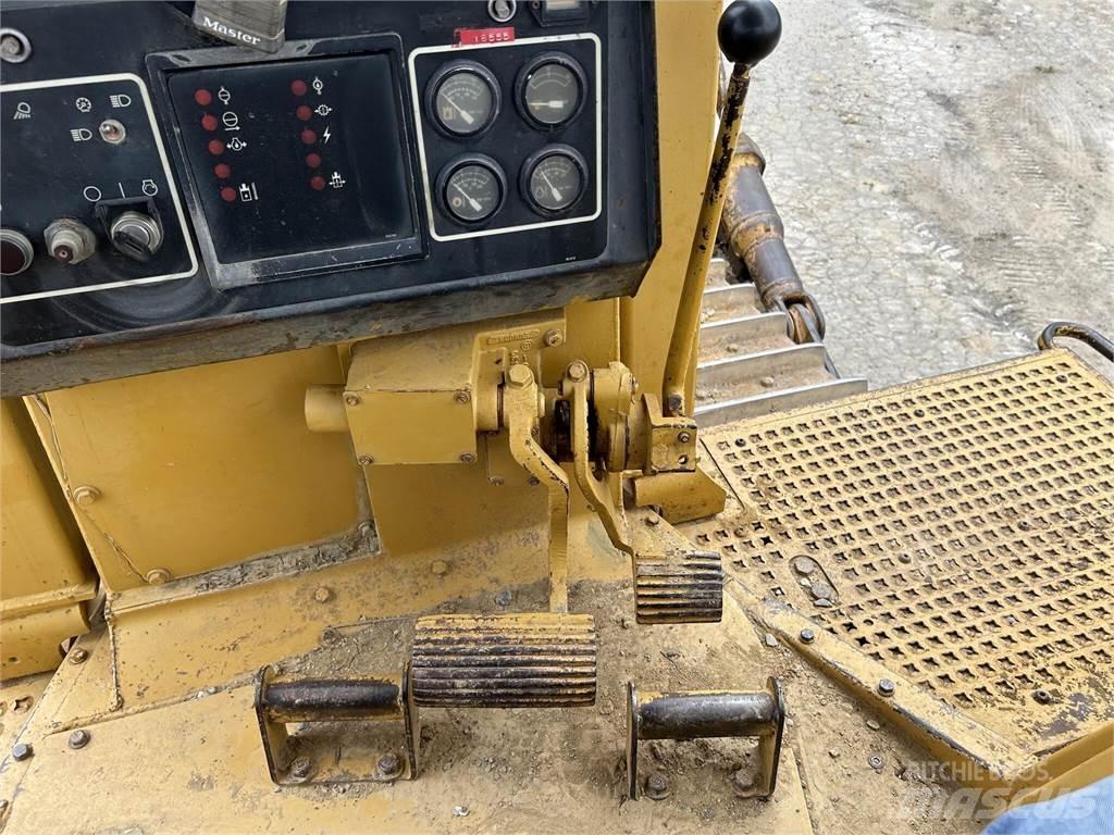 CAT D8N Верижни булдозери
