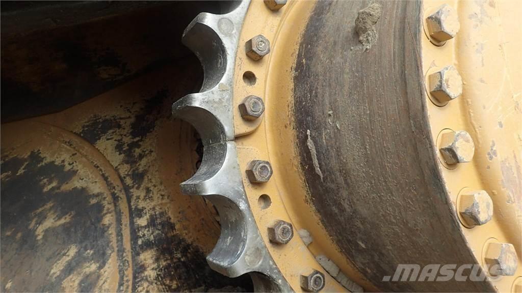 CAT D8R Верижни булдозери
