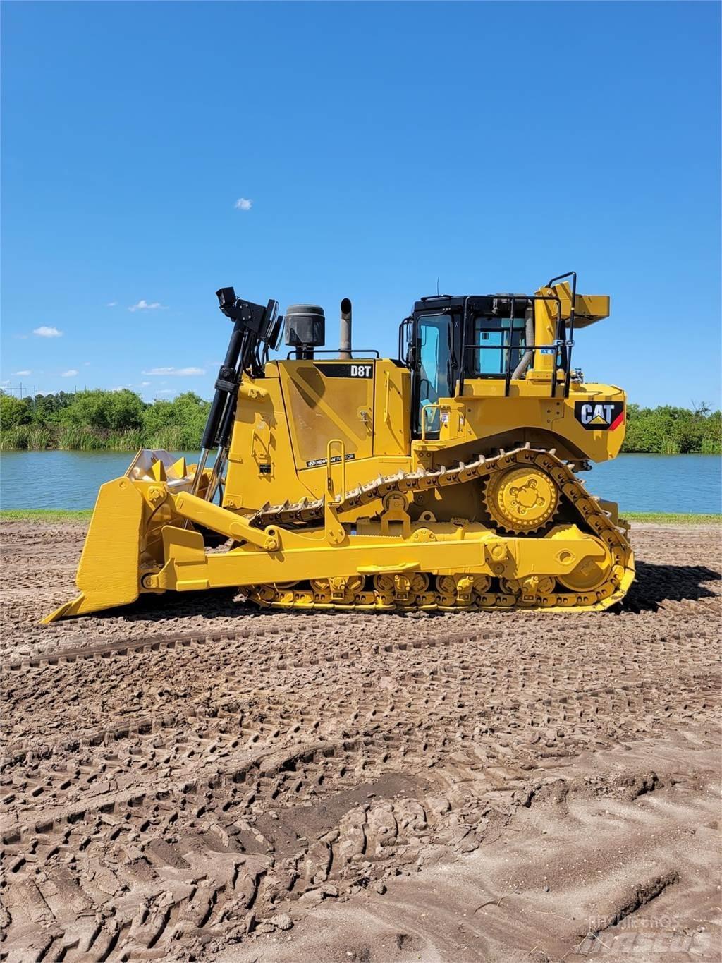 CAT D8T Верижни булдозери

