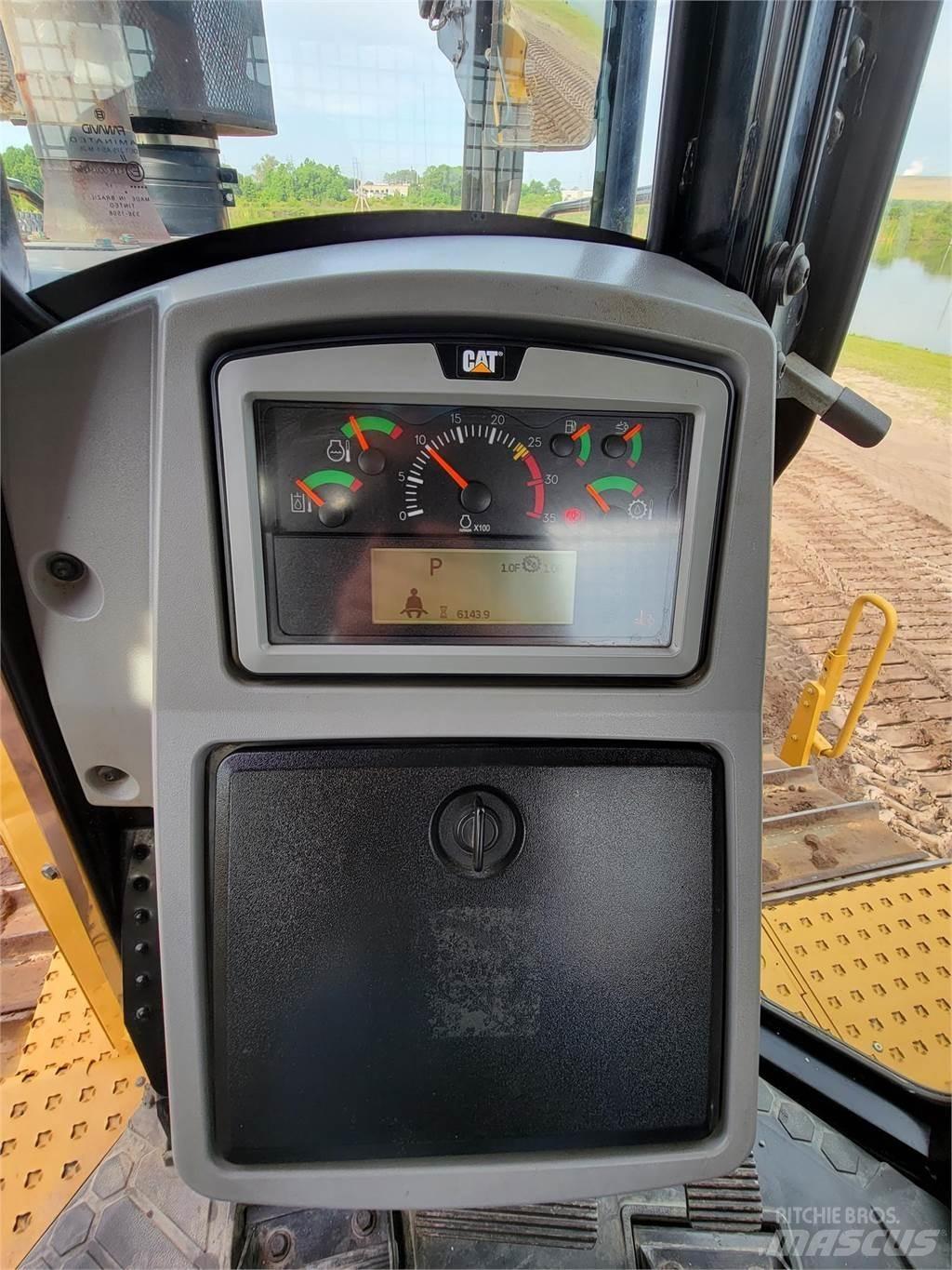 CAT D8T Верижни булдозери
