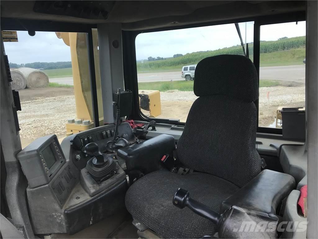 CAT D8T Верижни булдозери
