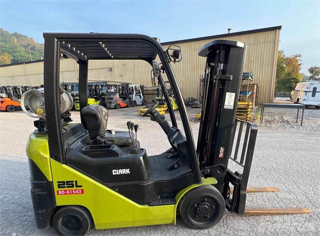 Clark S25CL Вилични кари-повдигачи - други