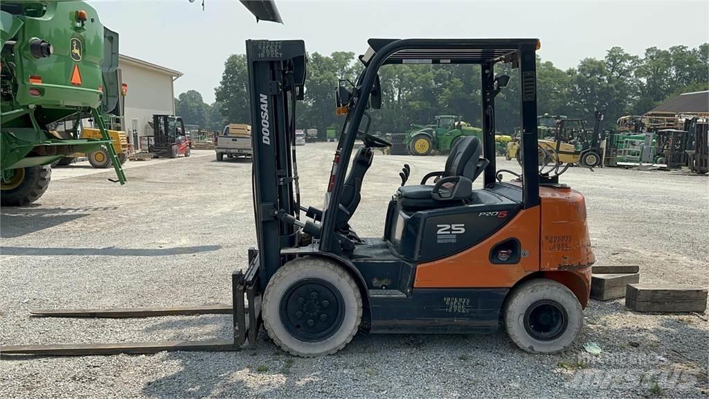 Doosan G25P-5 Вилични кари-повдигачи - други