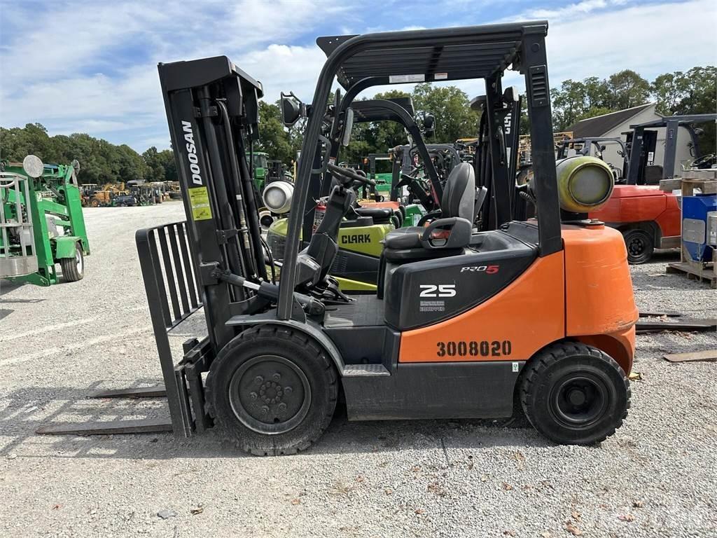 Doosan G25P-5 Вилични кари-повдигачи - други