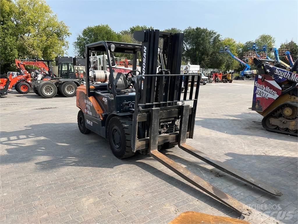 Doosan G45S-7 Вилични кари-повдигачи - други