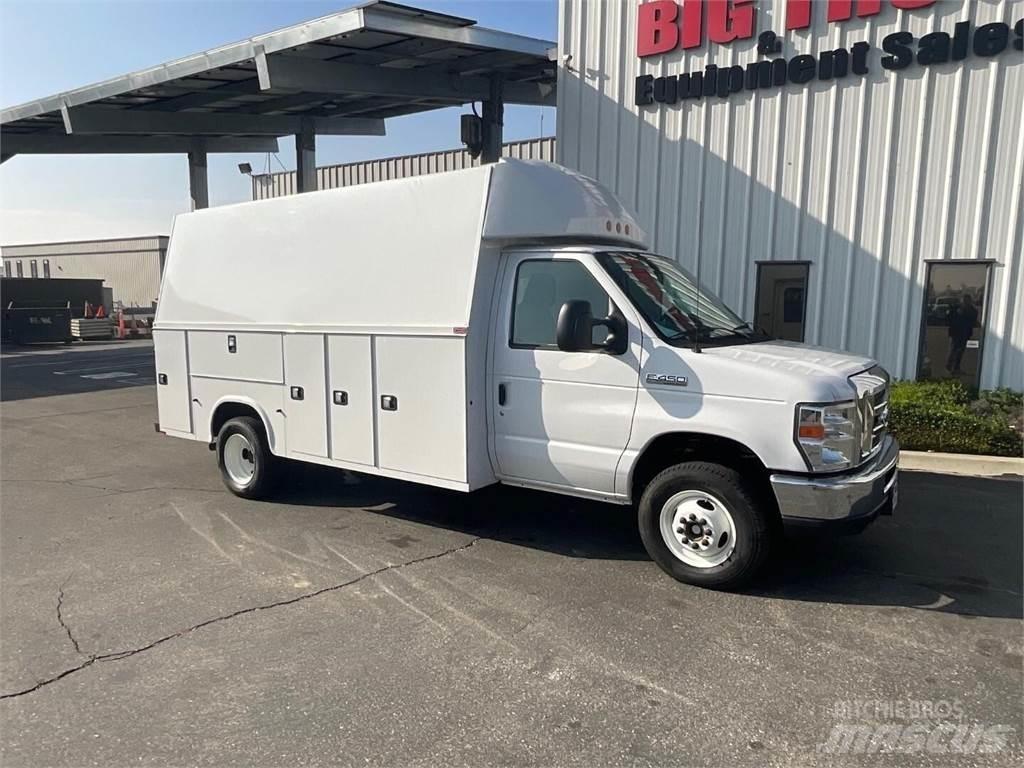 Ford E450 Общински/универсални превозни средства
