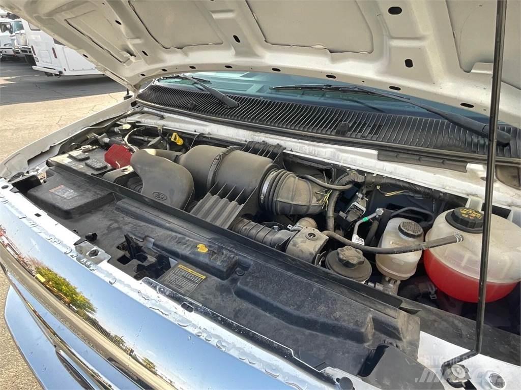 Ford E450 Общински/универсални превозни средства
