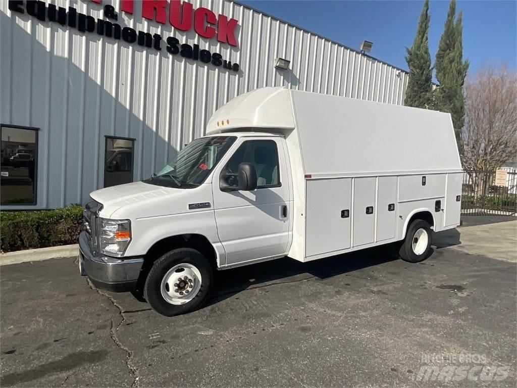 Ford E450 Общински/универсални превозни средства
