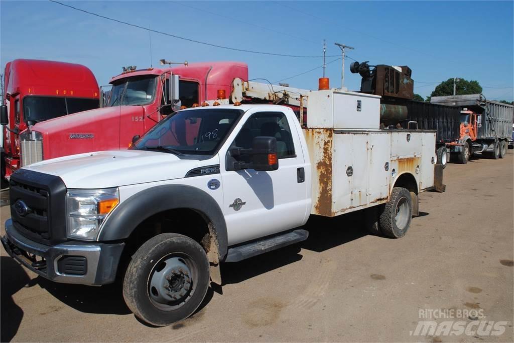 Ford F550 Общински/универсални превозни средства
