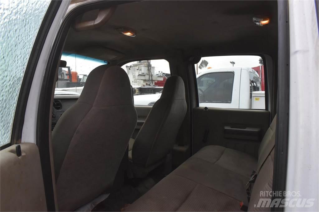 Ford F550 Общински/универсални превозни средства
