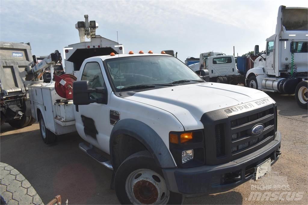 Ford F550 Общински/универсални превозни средства
