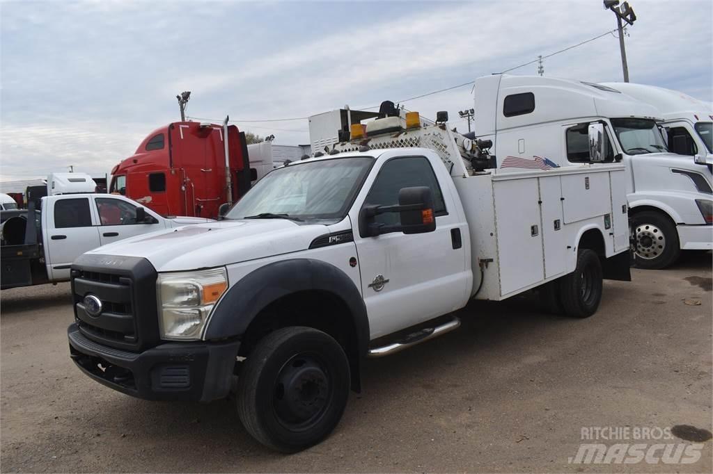 Ford F550 Общински/универсални превозни средства
