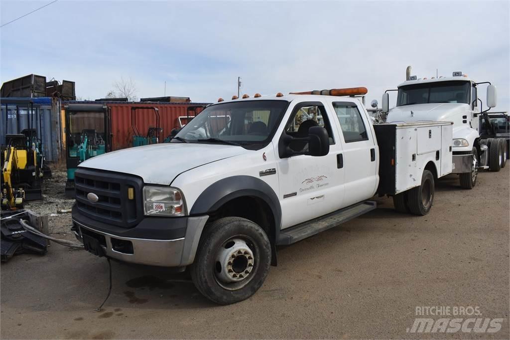 Ford F550 Общински/универсални превозни средства
