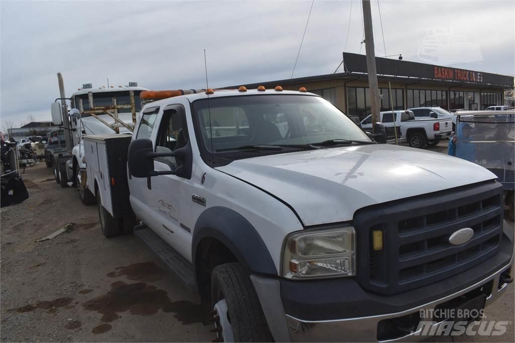 Ford F550 Общински/универсални превозни средства
