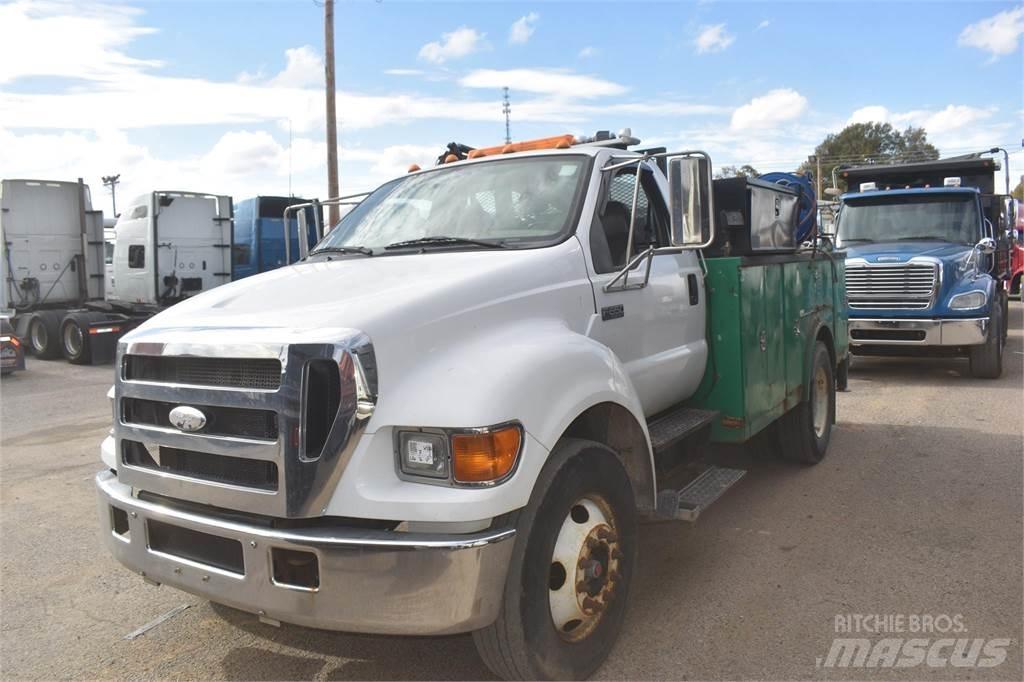 Ford F650 Общински/универсални превозни средства
